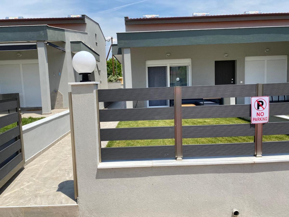 Lili Houses In Nikiti 350M From The Beach ภายนอก รูปภาพ