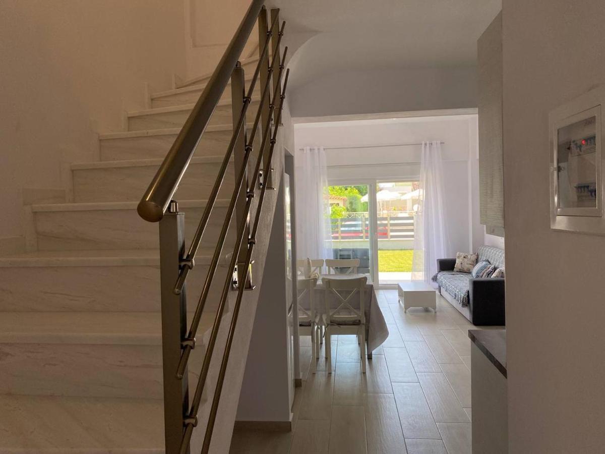 Lili Houses In Nikiti 350M From The Beach ภายนอก รูปภาพ